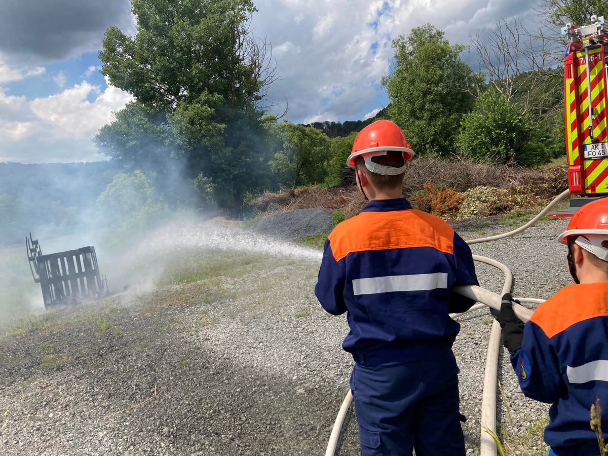 Berufsfeuerwehrtag begeisterte Kids der Jugendfeuerwehr Oberlahr
