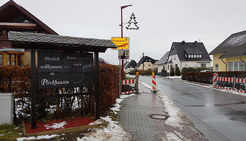 Pleckhausen verzeichnet zur Zeit einen Bauboom und die Gemeinde zhlt zwischenzeitlich 817 Einwohner. Unser Foto zeigt den Ortseingang des schnen Dorfes. Foto: Rolf Schmidt-Markoski