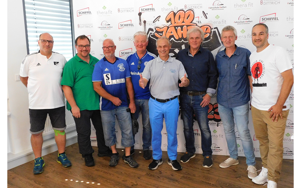 Fuballnationalspieler Olaf Thon von Schalke 04 war zu Besuch in Straenhaus