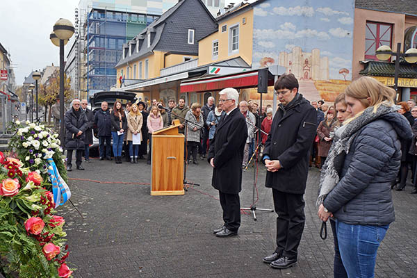 Gedenken in Neuwied. Fotos: Josef Dehenn und Wolfgang Tischler