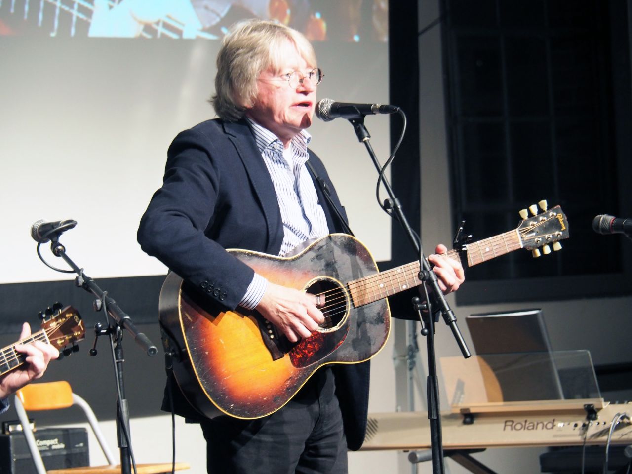 Am 7. Januar startet die achte Staffel der Bendorfer Marktmusik zum Abendluten mit einem Auftritt von Liedermacher Manfred Pohlmann. Foto: Veranstalter