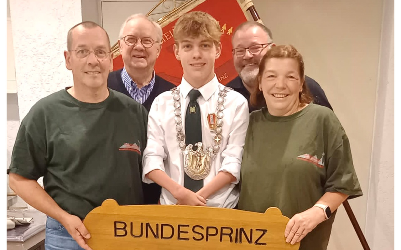 Von links Matthias Bender, Klaus-Jrgen Griese, Bundesprinz Mario Bender, Markus Schramm und Susanne Bender. (St. Hubertus Schtzenbruderschaft)
