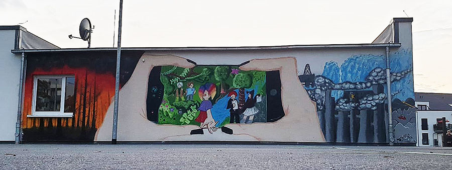 An der Rckseite des Big House-Gebudes setzten sich die jungen Graffiti-Knstler unter anderem kritisch mit der Umweltzerstrung auseinander. Fotos: Stadt Neuwied