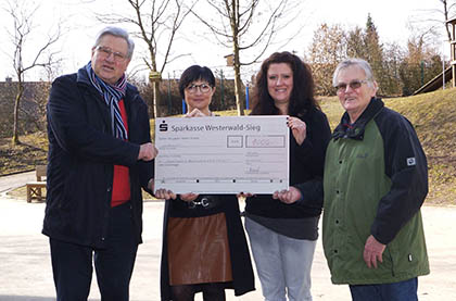 Spendenbergabe an die Frderschule Am Alserberg. Foto: Verein