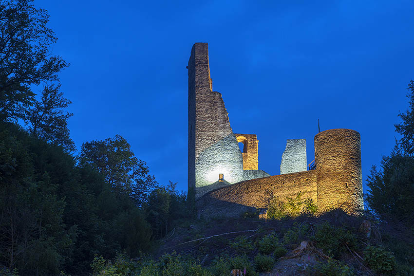 Burg Reichenstein erstrahlt im Lichterglanz