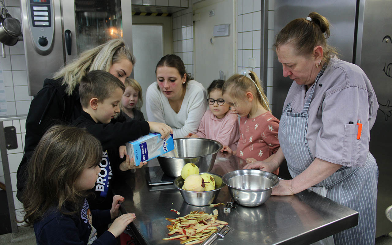 Kinder der Kita St. Nikolaus Kirchen werden zu Restauranttestern