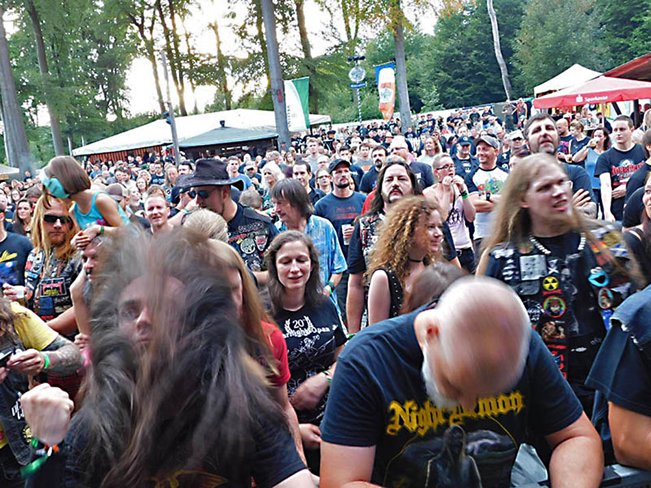 Rockfreunde Rengsdorf: Pubquiz und Maiausschank auf Waldfestplatz