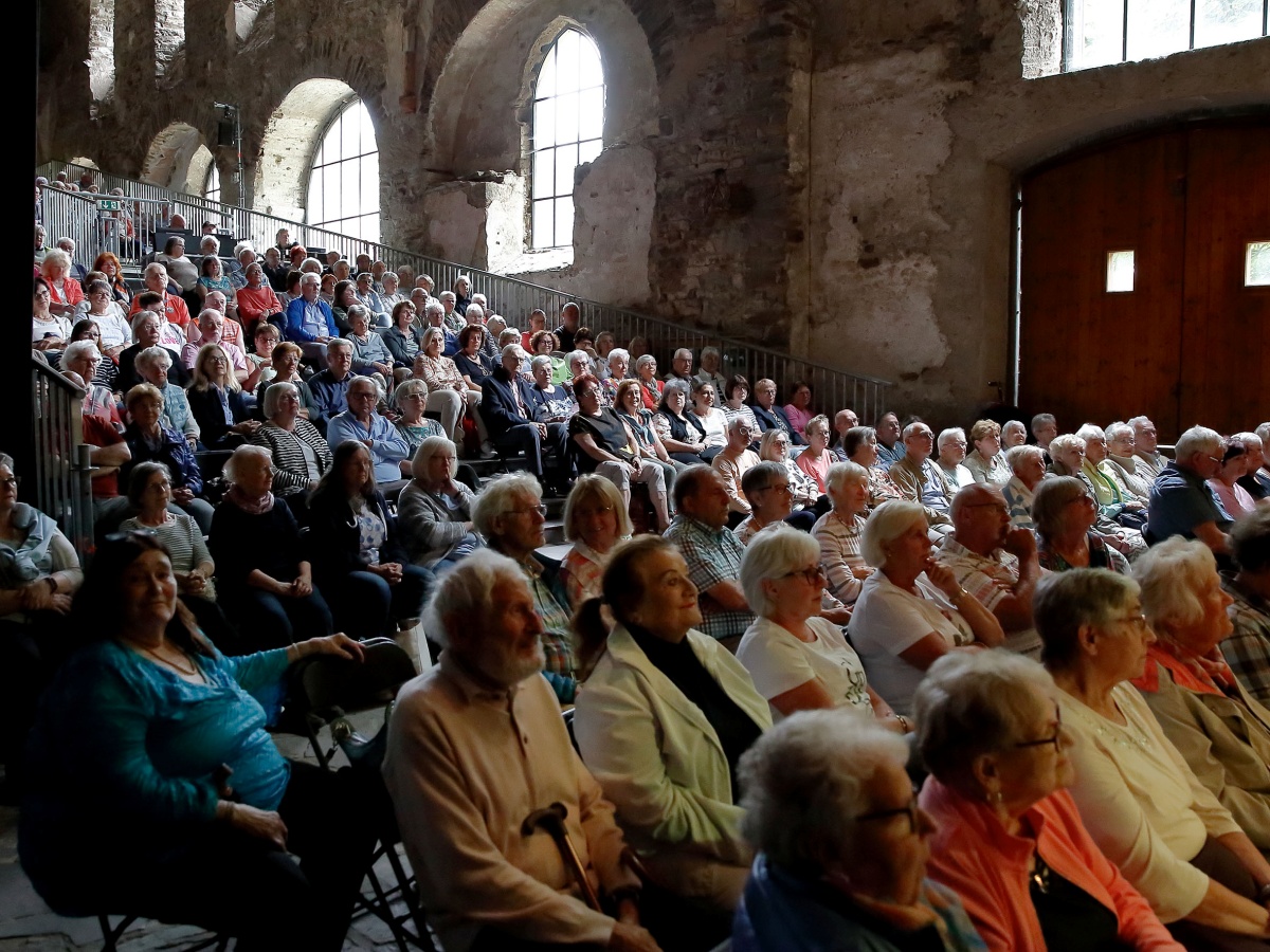 Die Abtei Rommersdorf bot einen stilvollen Rahmen fr drei neue Angebote. (Foto: W. Hartmann)