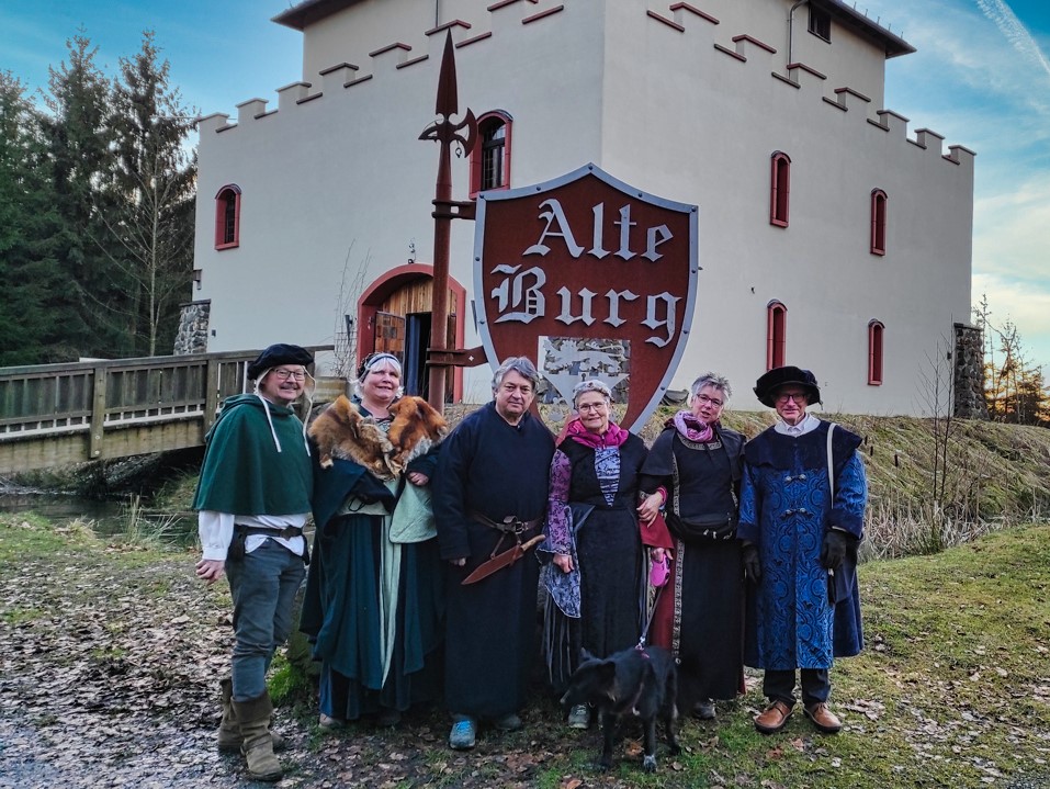 Hhepunkt der Wanderung beim Historicaverein in Rotenhain.(Fotoquelle: Axel Griebling)