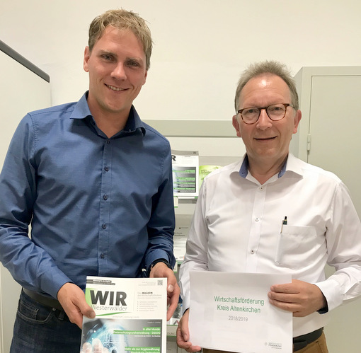 Wirtschaftsfrderer Lars Kober (links) informierte Erwin Rddel ber den Stand der Entwicklungen beim Breitbandausbau im Landkreis Altenkirchen. (Foto: privat)