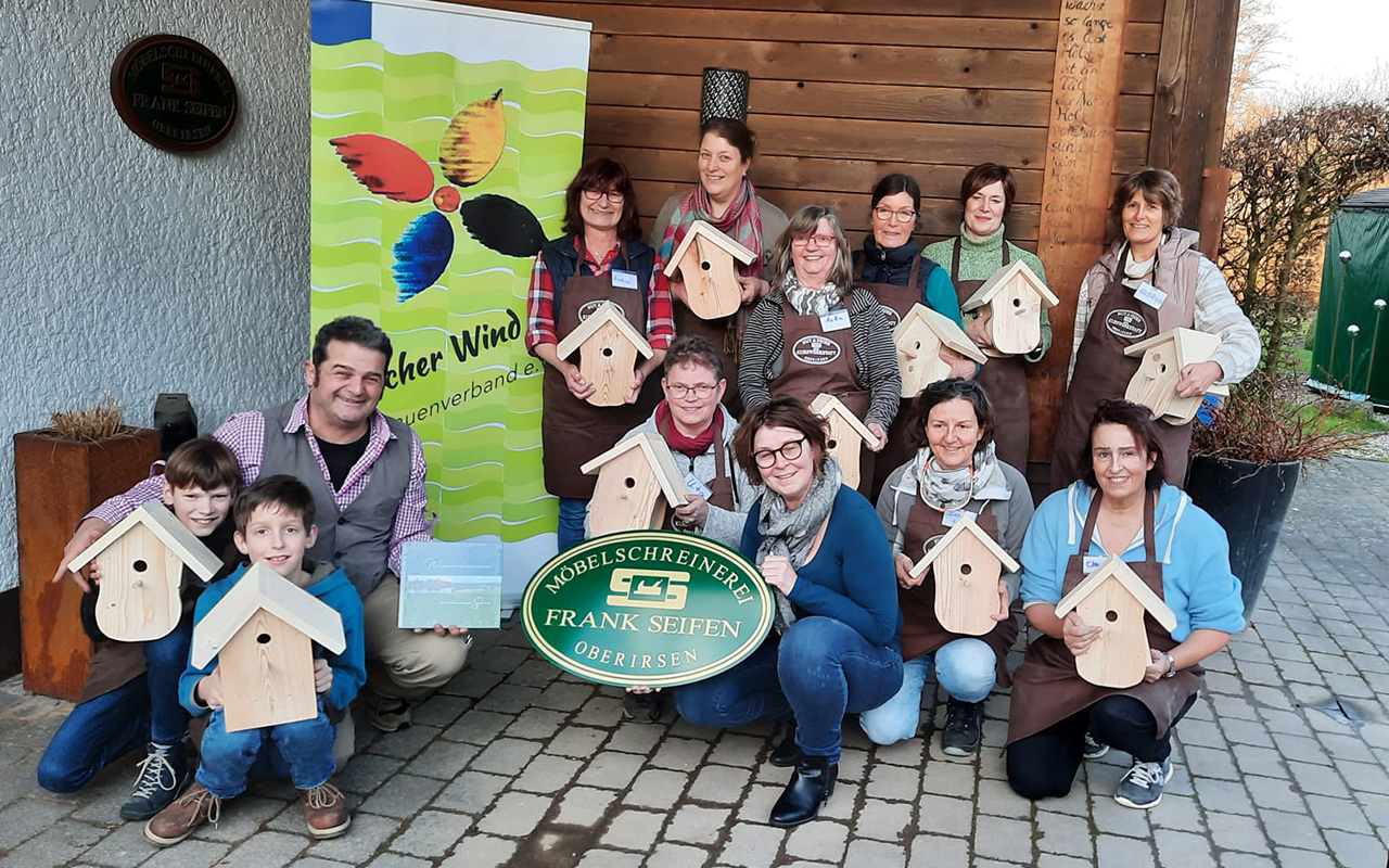 Altenkirchener Landfrauen bauten mit Kindern Nistksten