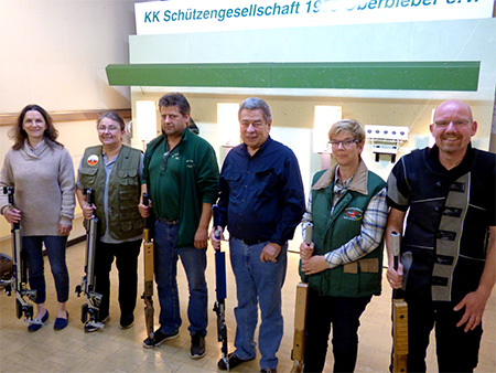 Bei den Erwachsenen streiten um die Knigswrde (von links): Claudia Ising, Feldkirchen, Sevda Schulz, Heimbach-Weis, Dirk Schwartz, Irlich, Bernd Munkel, Neuwied, Petra Becker, Niederbieber und Thomas Fleischer, Oberbieber. Fotos: Hans Hartenfels