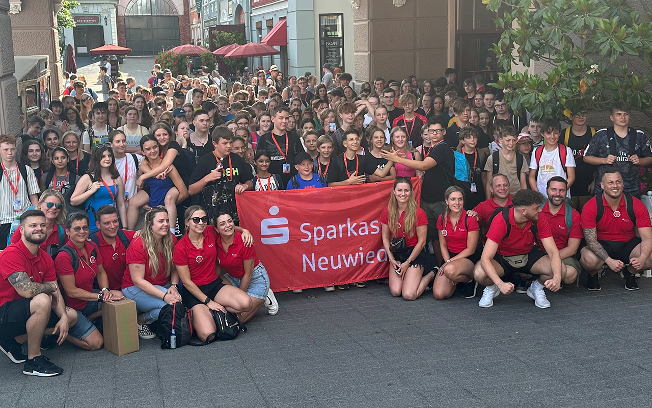 Sparkasse Neuwied fuhr mit 200 S-Clubbern ins Phantasialand 