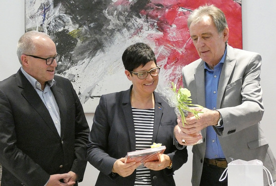 CDU-MdL und Landratskandidat Peter Enders (links) und der Hammer CDU-Chef Karl-Ulrich Paul begrten Christine Schneider, MdL, im Kulturhaus. (Foto: GRI) 