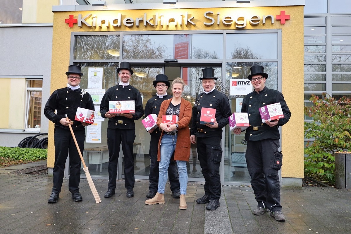 Schornsteinfeger spenden Musikboxen fr das DRK Kinderklinikum Siegen