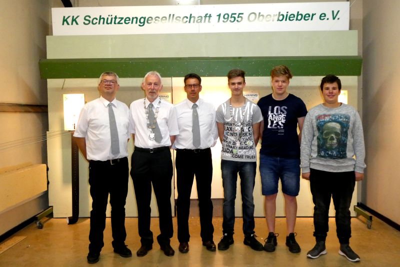 Nach dem Schiemarathon stellten sich zum Gratulationsfoto (v.l.) Dirk Kreuser, Otto Bald, Jrgen Muscheid, Lars Muscheid, Tim Fleischer und Nils Fleischer. Foto: Hans Hartenfels