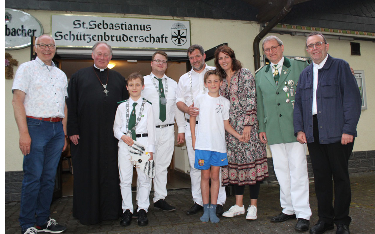 Sebastianer laden zum Schtzenfest in Schnstein ein