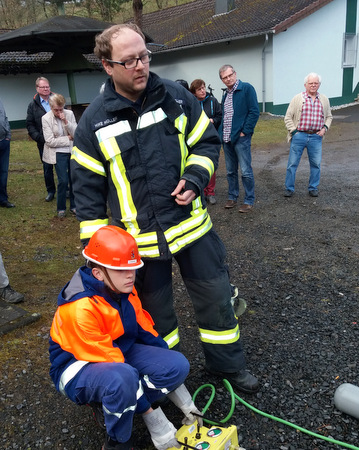 Die Katzwinkler Jugendfeuerwehr demonstrierte ihr Knnen beim rtlichen Seniorentreff. (Foto: Veranstalter)  