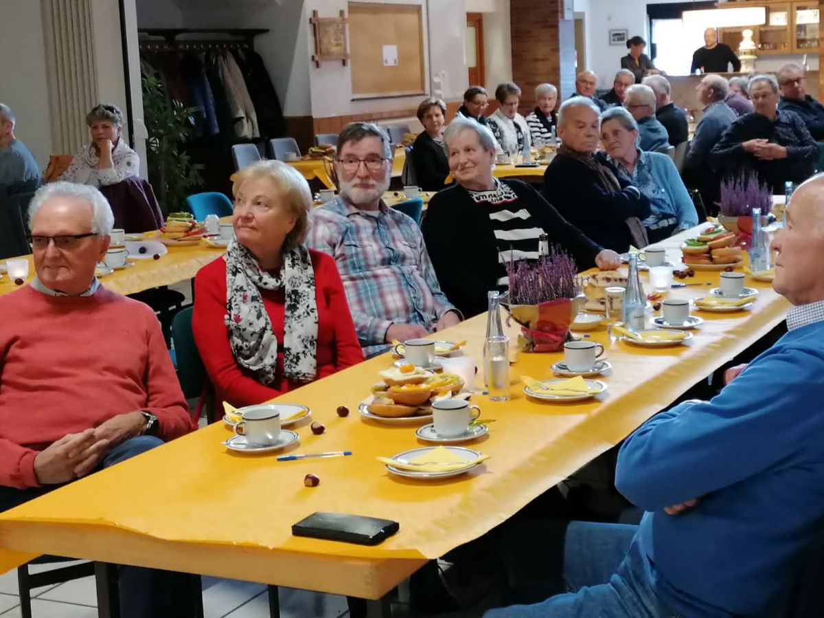 Selbach: Seniorenfeier im herbstlich geschmckten Schtzenhaus
