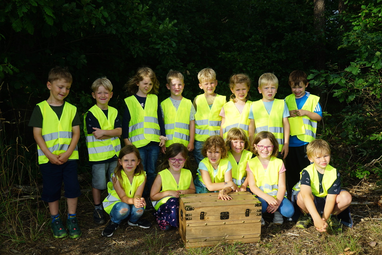 Der letzte Ausflug in ihrer Kita-Zeit fhrte die Vorschul-Super-Hunde der Kita St. Elisabeth aus Birken-Honigsessen auf den "Weg der Sinne". (Foto: Kita) 