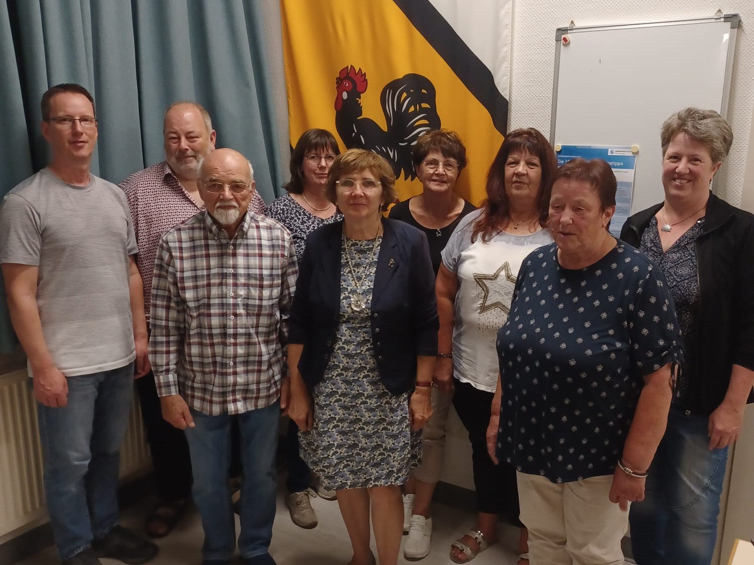 Der wiedergewhlte Vorstand der Sngervereinigung Ingelbach: 
Vordere Reihe (v.l.): Dieter Flottmann, Vorsitzende Marietta Seemann-Mink, Heike Htt
Hintere Reihe (v.l.): Dirigent Martin Wanner, Edgar Schumacher, Ulrike Lamberty, Elke Bay, Petra Bieler, Anette Kempf.
Inge Braun, Martina Beck und Reinhold Eichelhardt fehlen auf diesem Bild. (Foto. Verein)