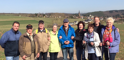 Die Wanderer genossen reizvolle Ausblicke bei Frhlingswetter. Fotos: Verein