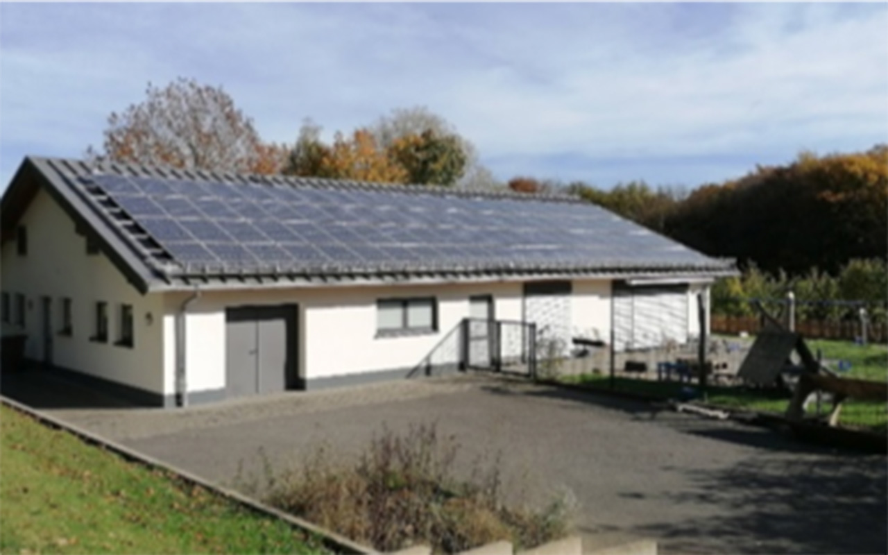 Solarbotschafter geben ihr Wissen ber Solaranlagen an Interessierte weiter. (Foto: VG Altenkirchen-Flammersfeld)