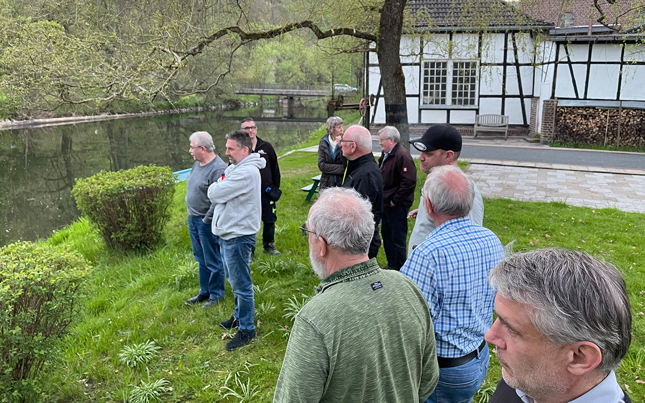 Die SPD informierte sich vor Ort an der Freusburger Mhle. (Foto: SPD)