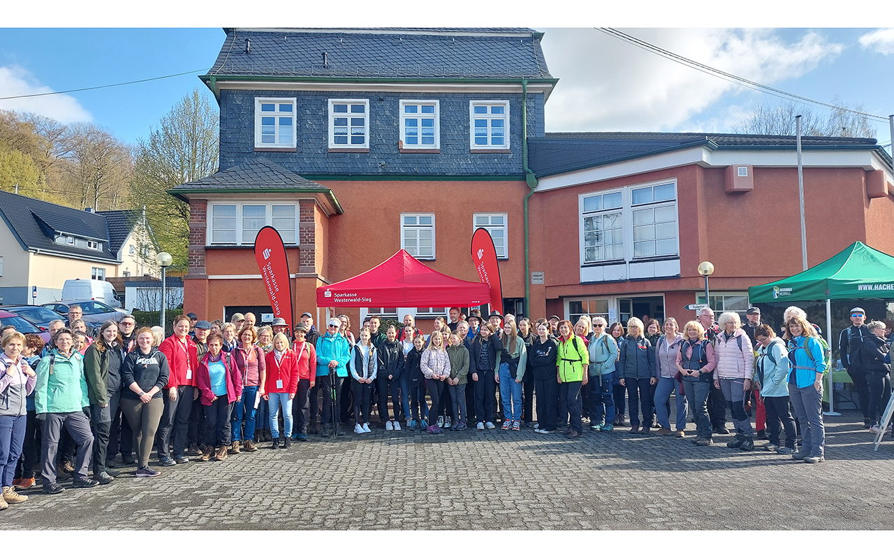 Alle Starter der 10-Uhr-Touren (Foto: Sparkasse Westerwald-Sieg)