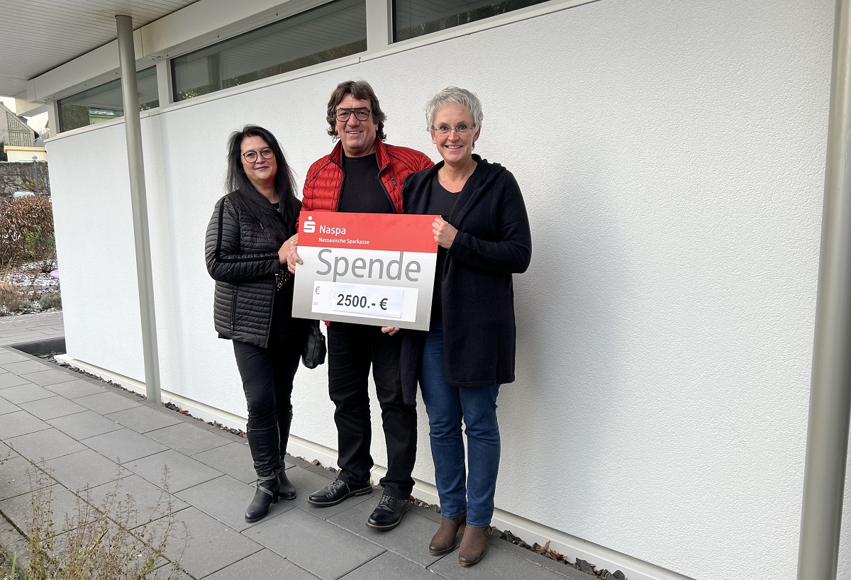 Von links: Anette und Adrian Kieling mit Hospizleiterin Eva-Maria Hebgen. (Foto: DGKK)