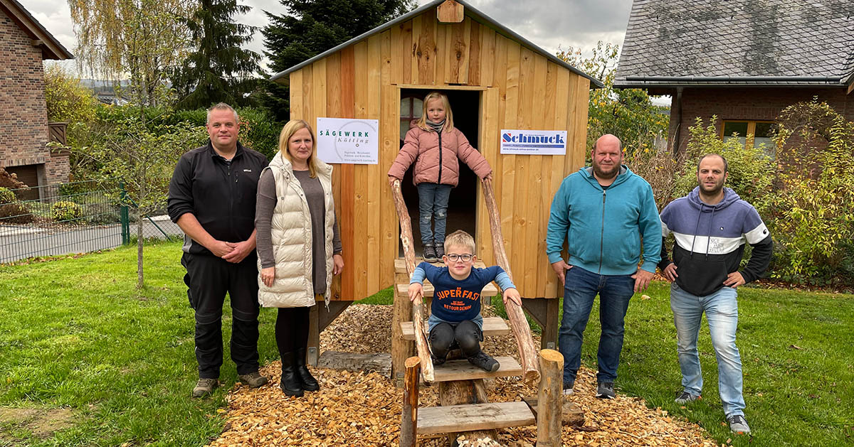 Eltern legten Hand an und restaurierten das bestehende Stelzenhaus fr die Kinder der Kita St. Elisabeth in Birken-Honigsessen. (Foto: Kita)
