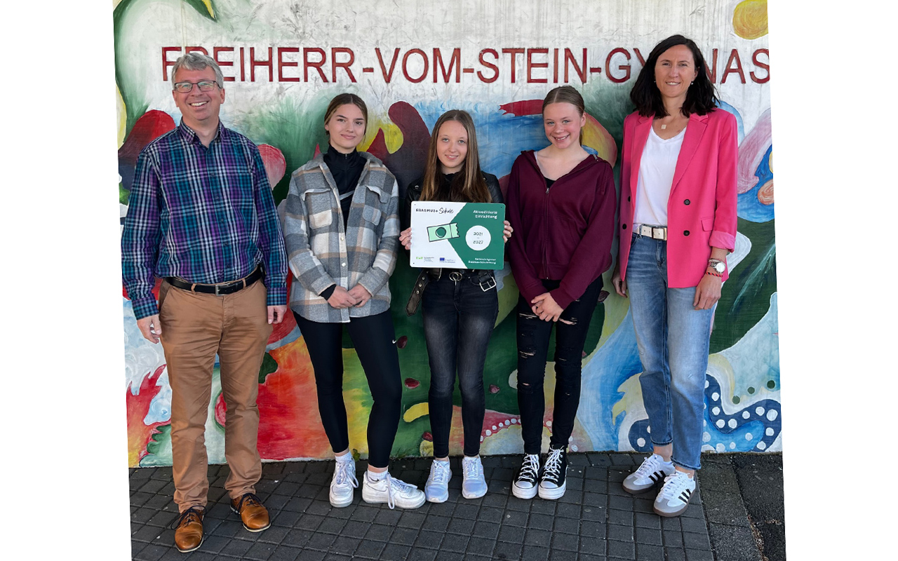 Das Freiherr-vom-Stein-Gymnasium erhielt die Erasmus+ Plakette. (Foto: Freiherr vom Stein Gymnasium)