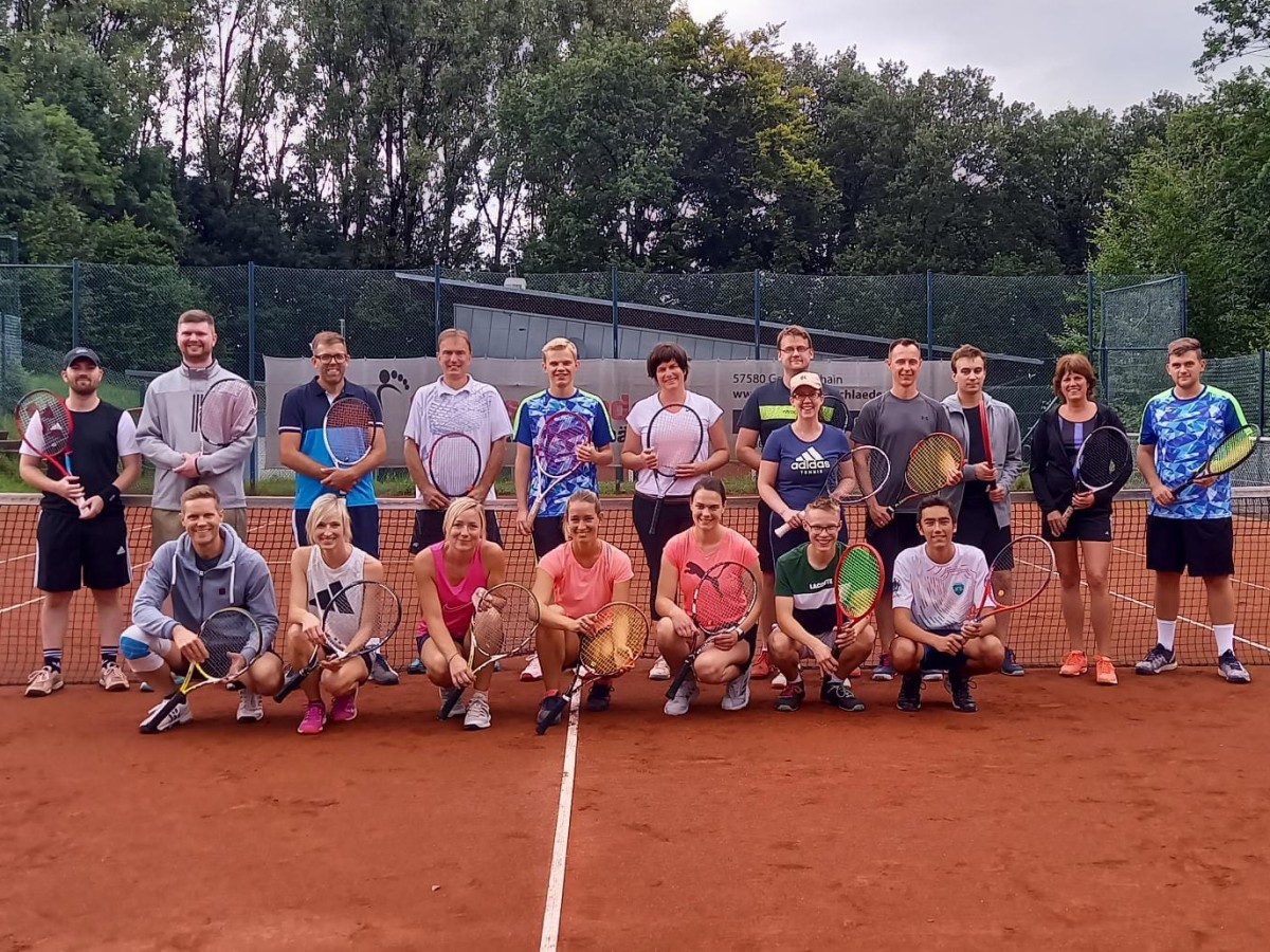 Tennis-Doppelturnier in Gebhardshain erfolgreich
