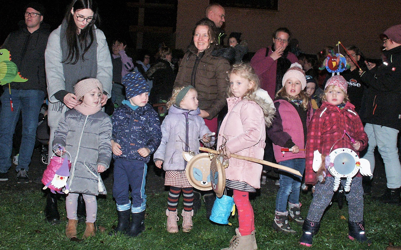 An dem Martinszug hatten vor allem die Kinder viel Spa. (Fotos: Bernhard Theis)