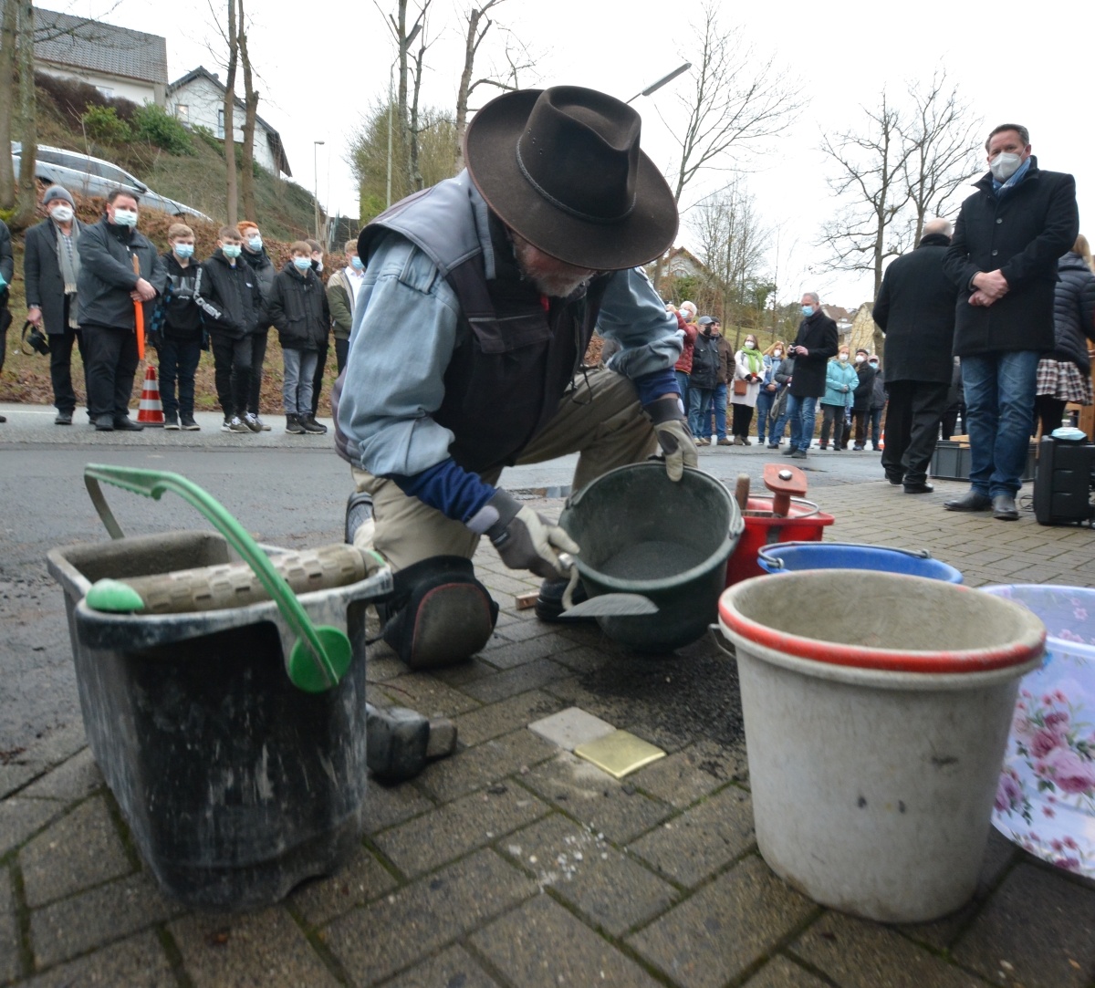 Wallmenroth: Gunter Demning verlegt Stolpersteine fr zwei Opfer des Nazis
