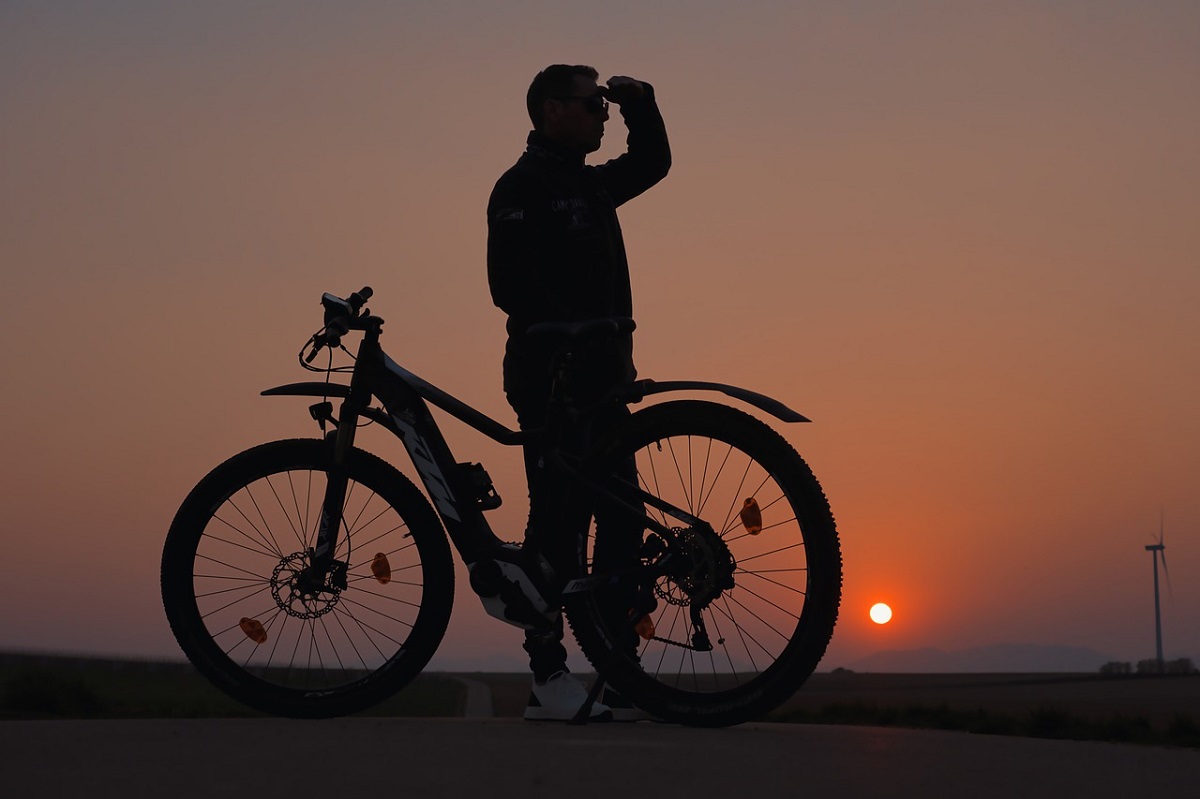 Gefhrte E-Bike Touen 2023 - neuer Flyer der Tourist-Information ab sofort erhltlich