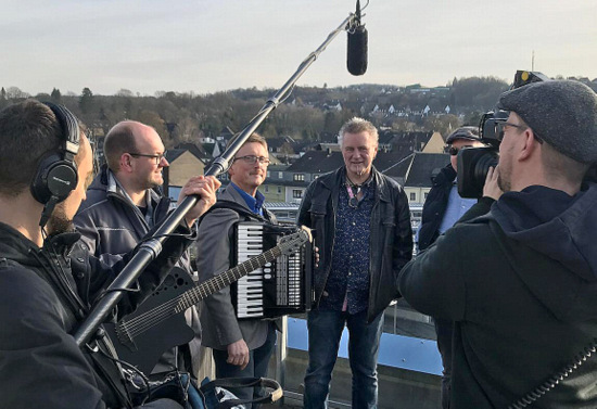 Ein SWR-Team begleitete die Band Hnnes bei Auftritten in und um Wissen im Vorfeld ihrer Teilnahme beim Nrrischen Ohrwurm 2019. (Foto: privat) 