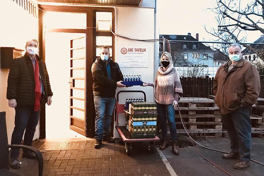 Von links: Sven Lefkowitz, Markus Oehlschlger von der Tafel, Lana Horstmann, Uwe Siebenmorgen. Foto: SPD