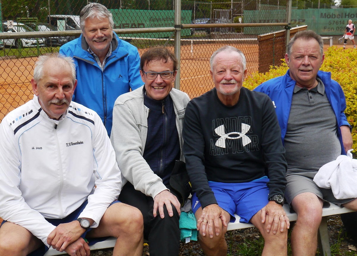 V.l.: Die Teilnehmer der Herren 65: Udo Nolde, Werner Mller, Sieger Michael Ott, Willi Gutauskas, Berthold Schwarz. (Fotos: Dietrich Rockenfeller)