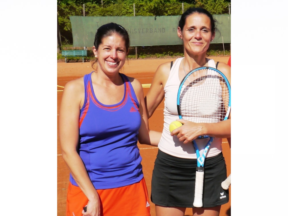 Nadine Hachenberg und Natanja Neitzert (TC Steimel) erkmpften sich in der  Winterrunde des TVR den Gruppensieg bei den Damen Zweier Teams. (Foto TC Steimel)