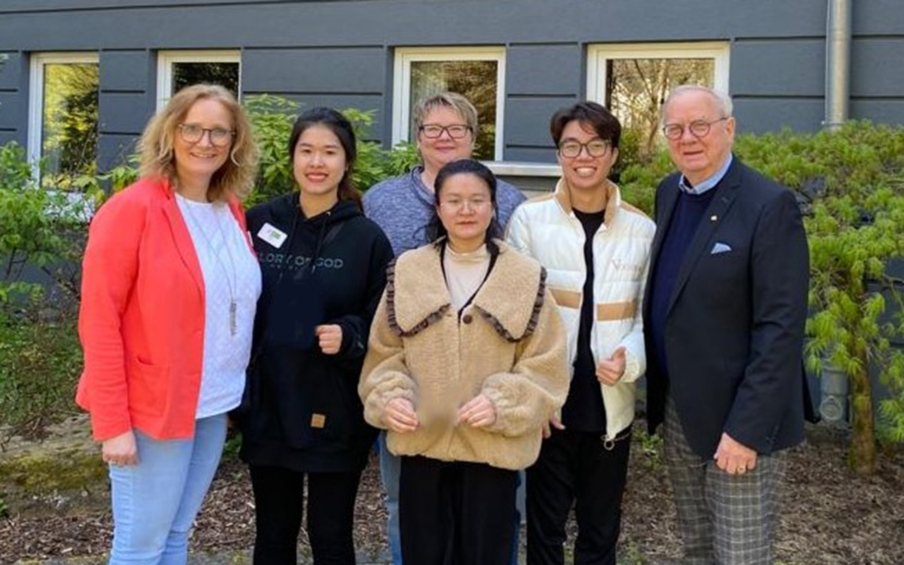 Von links: Claudia Bommer, Sofia, Nadine Klaus, Tizia, Lukas und Klaus-Jrgen Griese.  (Foto: Haus Mutter Teresa)