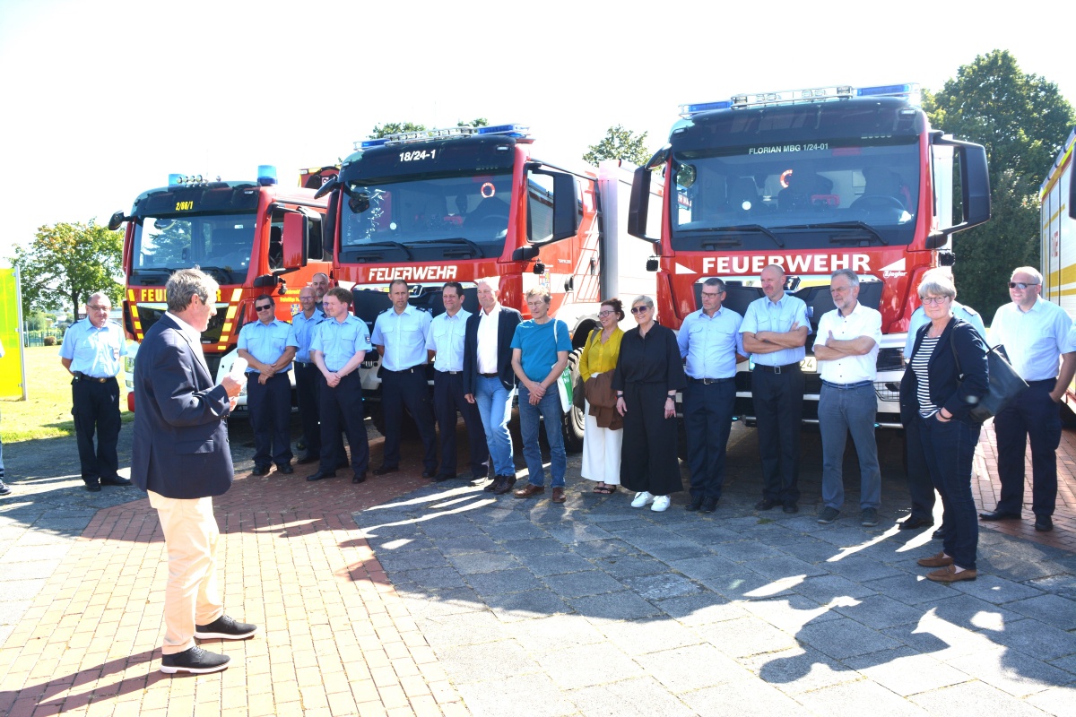 Sechs Feuerwehren im Westerwaldkreis drfen sich ber neue Tanklschfahrzeuge freuen