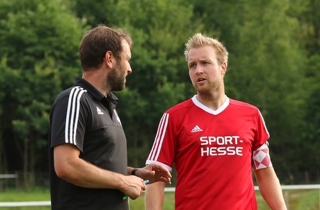 Marco Reifenscheidt (links) und Tobias Schuth (rechts) bilden ab der Saison 2018/2019 gemeinsam mit Daniel Martin das Trainerteam der ersten Mannschaft bei den Sportfreunden Eisbachtal. (Foto: Sportfreunde Eisbachtal)