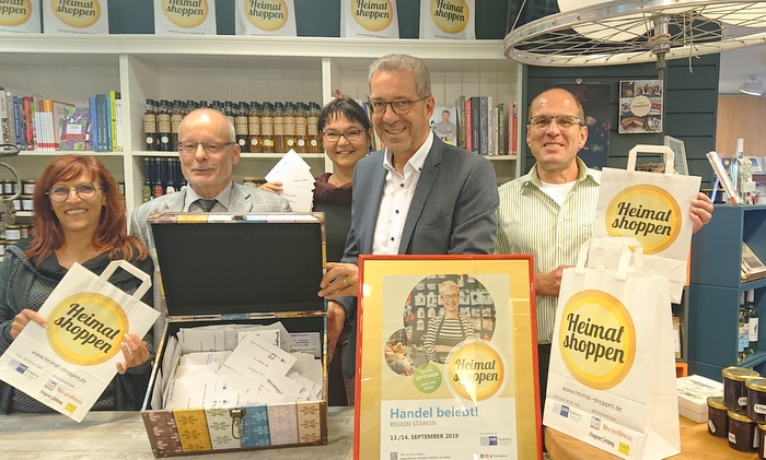 Ermittelten die Wissener Heimat Shoppen-Gewinner: (von links) Iris Bhner (Mode-Werk), Detlef Vollborth (Sparkasse Westerwald-Sieg), Britta Bay (Bueroboss Hoffmann), Georg Rdder (Westerwald Bank) und Treffpunkt-Vorsitzender Thomas Klschbach (Klschbach Haustechnik). (Foto: privat)