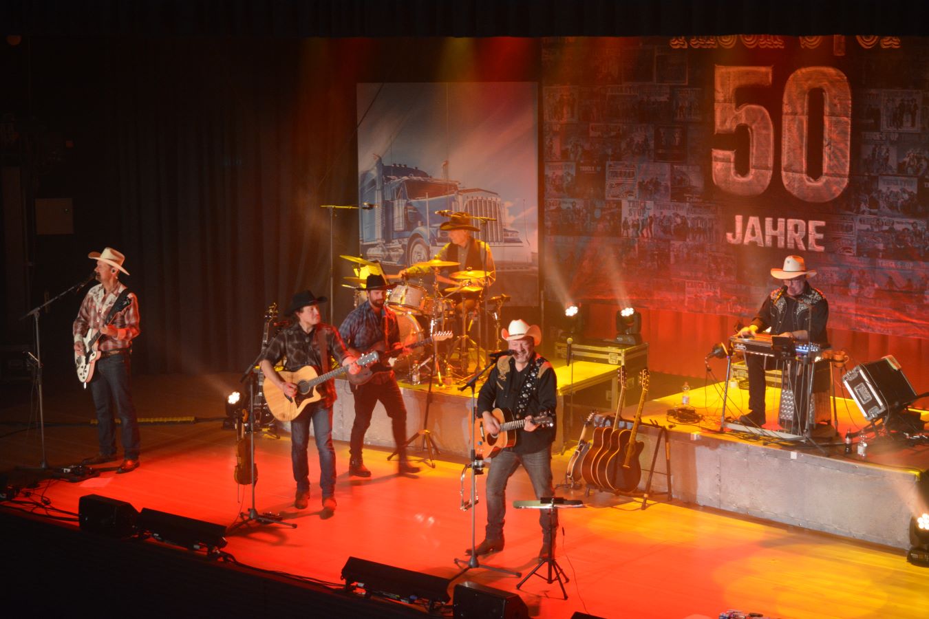 Truck Stop verwandelte die Stadthalle in Ransbach-Baumbach in einen Western-Saloon