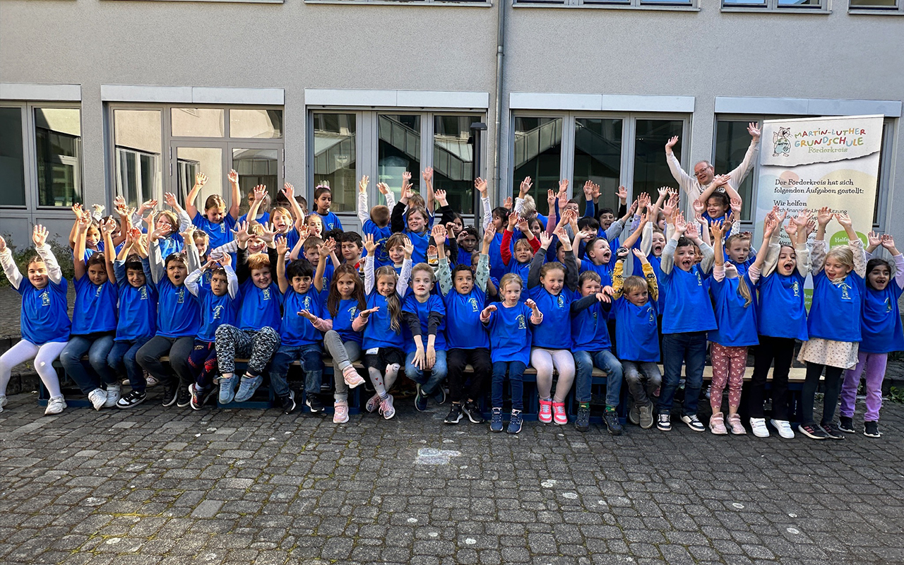 Die "i-Dtzchen" wurden mit T-Shirts ausgestattet. (Foto: Grundschule Betzdorf)