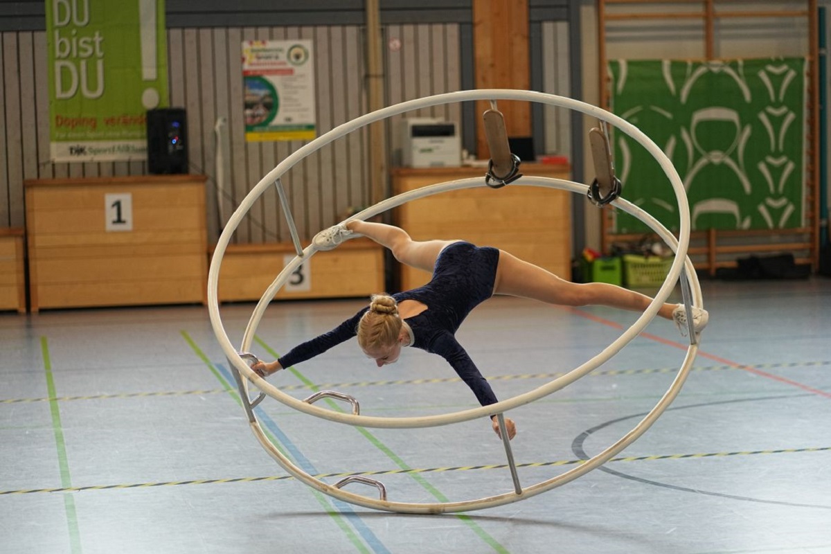 Soraya Quast in der Spirale. (Fotos: DJK Wissen-Selbach)