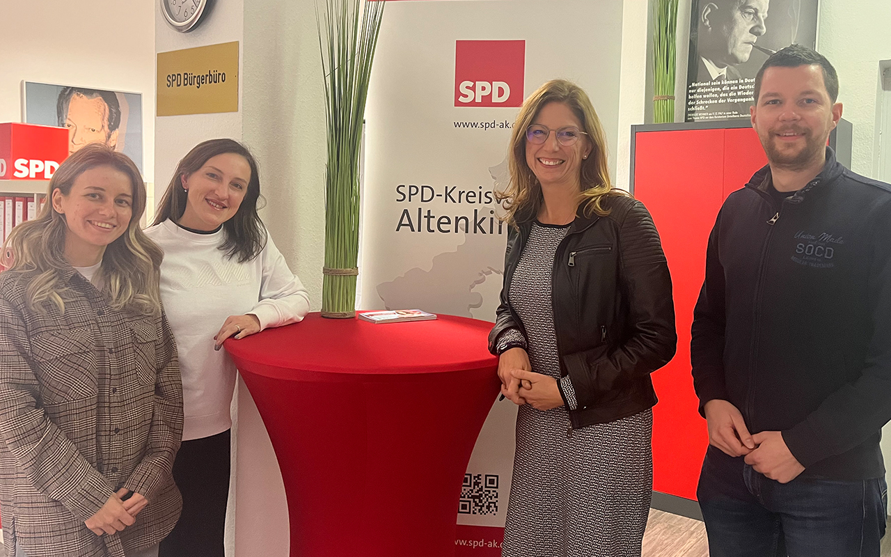 Krystyna Valko, Olga Sajun, Sabine Btzing-Lichtenthler, MdL und Jan Hellinghausen (v. l. n. r.). (Foto: SPD Kreisverband)