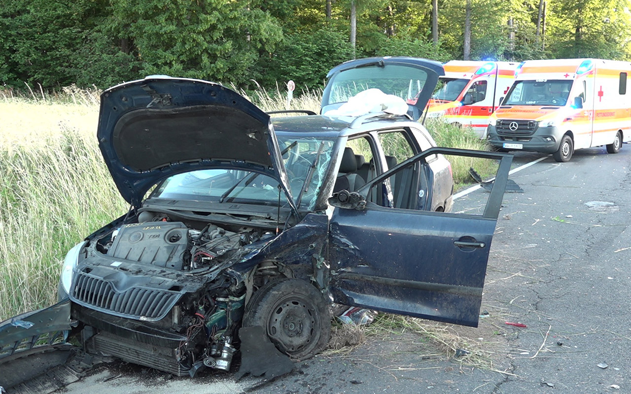 Dreikirchen: Bei Verkehrsunfall an K154 verunglckten drei Personen