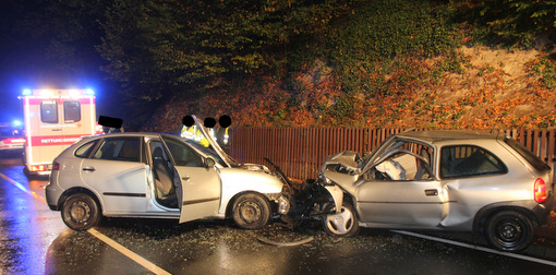 B 62: Schwerer Verkehrsunfall mit zwei Verletzten 